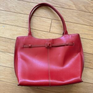 Vintage red leather shoulder bag Marie Claire